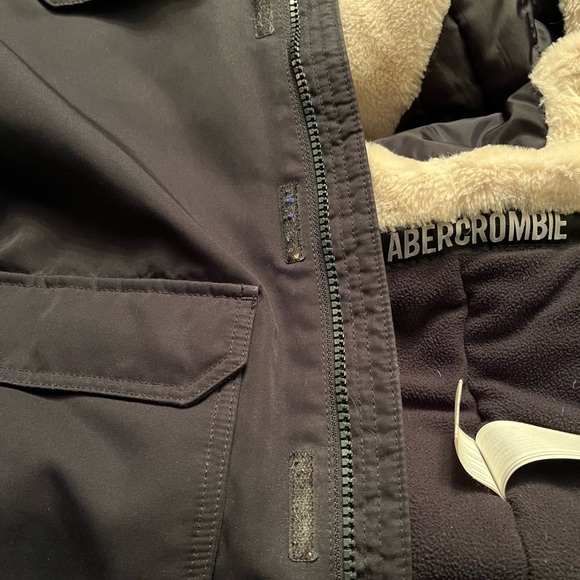 Kids size 13/14 Abercrombie jacket. - Picture 10 of 10